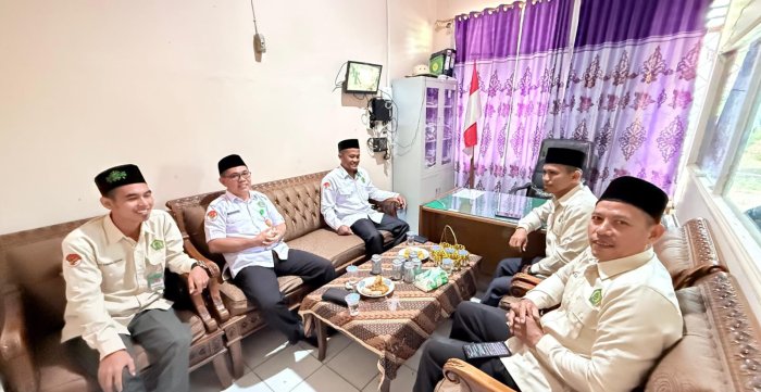 Kepala MTsN 7 Bungo Sambut Kedatangan Kasi Bimas Islam dan Pengurus IPARI Jelang Kegiatan BRUS