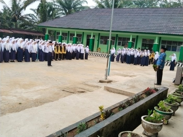 MTsN 7 Bungo Gelar Upacara Peringatan Hari Sumpah Pemuda ke-97 Tahun 2025