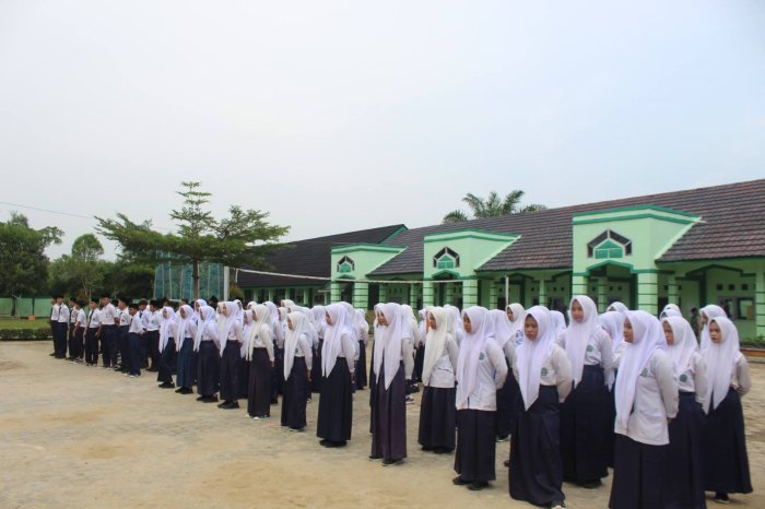 Apel Kelulusan dan Penyerahan SKL, Kepala MTsN 7 Bungo Berikan Motivasi dan Lepas Lulusan Tahun Ajaran 2025/2026 Apel Kelulusan dan Penyerahan SKL, Kepala MTsN 7 Bungo Berikan Motivasi dan Lepas Lulusan Tahun Ajaran 2025/2026