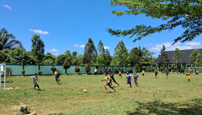 Siswa MTsN 7 Bungo Aktif Berolahraga di Jam Istirahat: Menjaga Keseimbangan antara Belajar dan Kesehatan