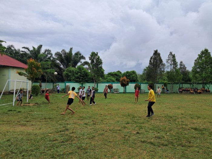 Guru vs Siswa: Pertandingan Mini Soccer Meriahkan Waktu Istirahat di MTsN 7 Bungo