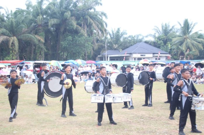 Marching Band Bahana Syahdu MTsN 7 Bungo Tampilkan Drumline Battle Meriahkan HUT ke-81 Kemerdekaan RI