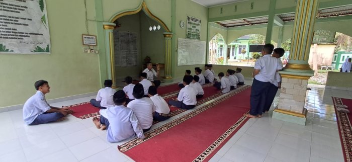 Dua Siswa Sampaikan Kultum Bermakna, Guru Pembimbing Beri Apresiasi dan Penguatan