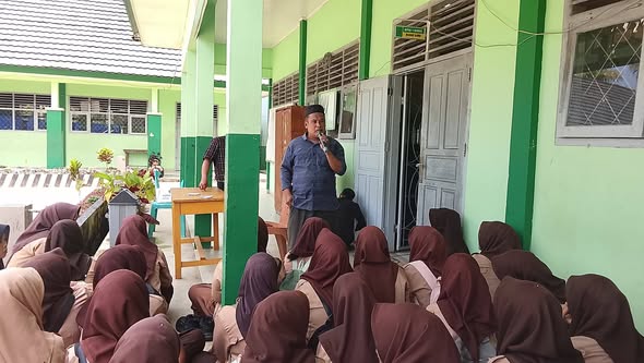 Panitia Serahkan Kartu Login Gladi Bersih TKA 2026, Siswa Disiapkan Hadapi Simulasi Ujian Berbasis Sistem