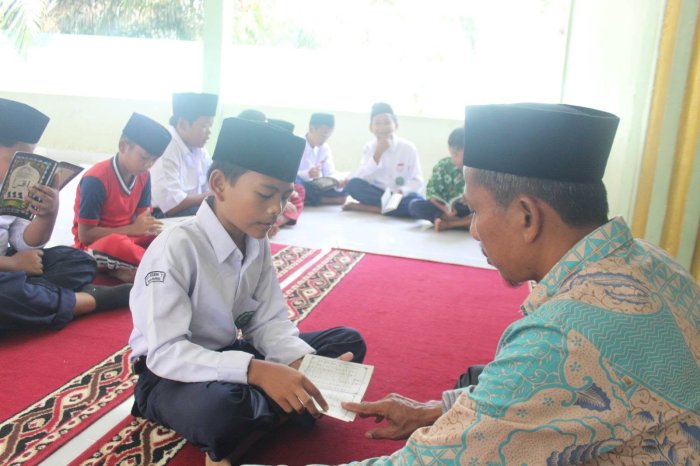 Berantas Buta Aksara Al-Quran, MTsN 7 Bungo Mulai Bimbingan Khusus bagi Murid yang Belum Lancar Mengaji Berantas Buta Aksara Al-Quran, MTsN 7 Bungo Mulai Bimbingan Khusus bagi Murid yang Belum Lancar Mengaji
