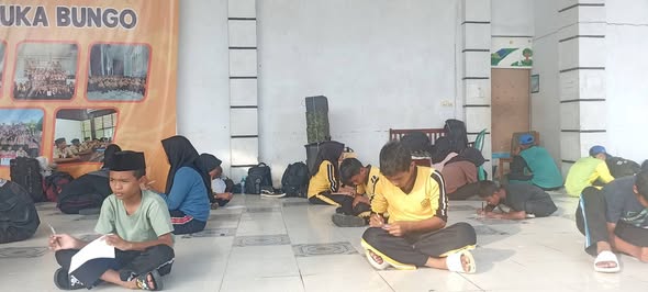 Empat Anggota PMR MTsN 7 Bungo Ikuti Pelatihan Tingkat Madya di Buper Candika, Awali Kegiatan dengan Preetest