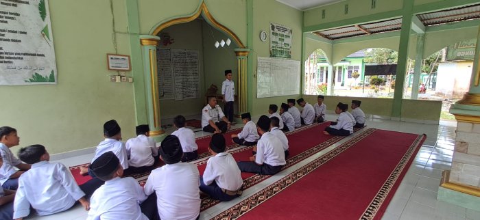 Muhammad Roben Sampaikan Kultum Usai Salat Zuhur Berjamaah, Tekankan Pentingnya Jujur dan Amanah