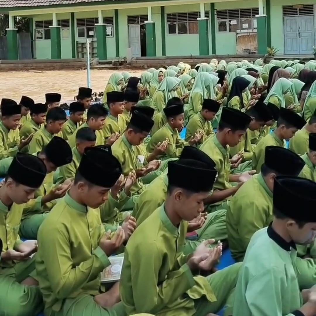 Usai ASAS Genap TP 2024/2025, MTsN 7 Bungo Gelar Pembacaan Yasin dan Kajian Islami untuk Tingkatkan Keimanan Siswa