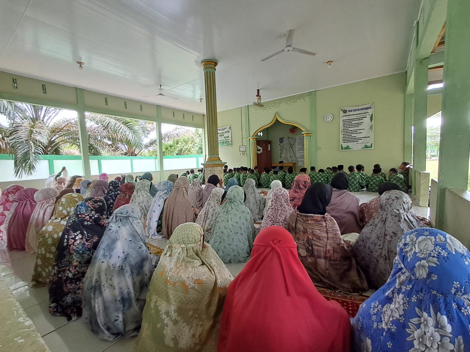 Pelaksanaan Shalat Dzuhur Berjamaah dan Penyampaian Kultum Rutin di MTs Negeri 7 Bungo