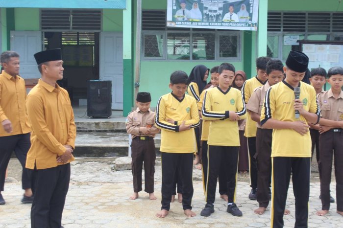 Belajar Menjadi Pelayan Umat, MTsN 7 Bungo Bekali Siswa Keterampilan Penyelenggaraan Jenazah Sejak Dini