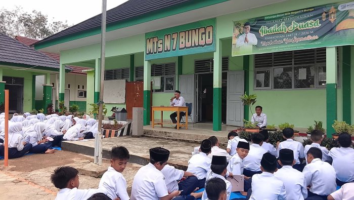 Kajian Ramadhan MTsN 7 Bungo Bahas Ketentuan Zakat Fitrah, Tanamkan Kepedulian Sosial kepada Siswa