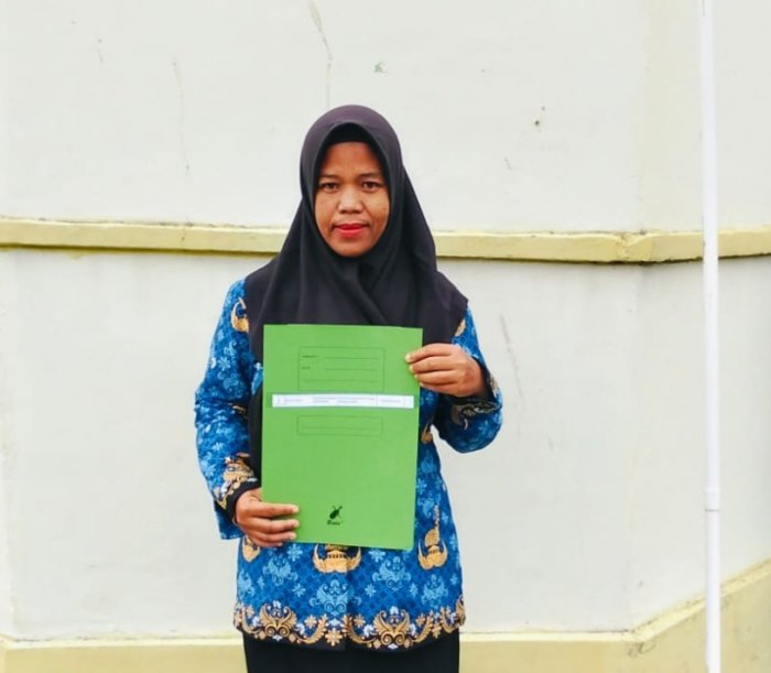 Dari Pramubakti Jadi ASN PPPK: Kisah Inspiratif Ibu Ani Hefni Yanti, Sosok Tangguh Penjaga Kebersihan MTsN 7 Bungo