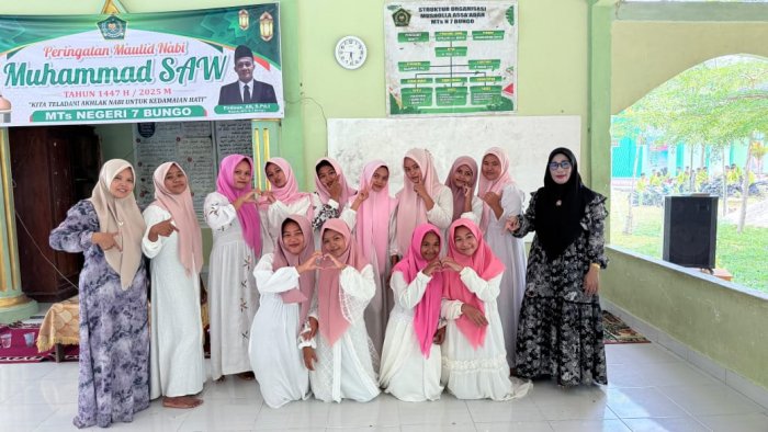 Tim Rebana Putri MTsN 7 Bungo Sukses Tampil di Peringatan Maulid Nabi Muhammad SAW 1447 H
