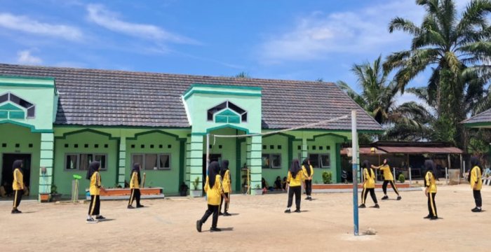 Pertandingan Bola Voli Antar Siswi MTsN 7 Bungo Kembali Digelar, Tingkatkan Semangat Sportivitas