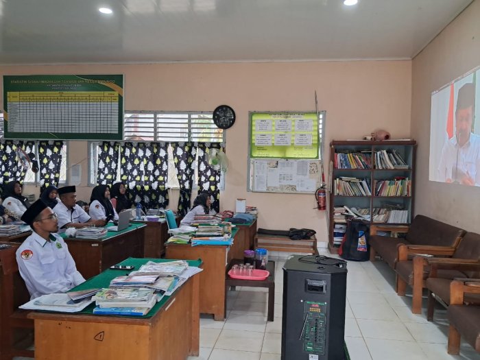 MTsN 7 Bungo Ikuti Istigasah dan Maulid Nabi 1447 H Daring Bersama Kanwil Kemenag Jambi