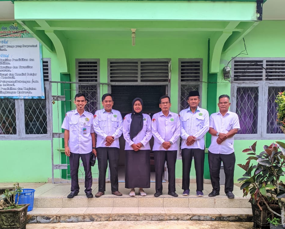 Kepala MTsN 7 Bungo Terima Kunjungan Penghulu dan Penyuluh KUA Tanah Tumbuh, Bahas Program BRUS