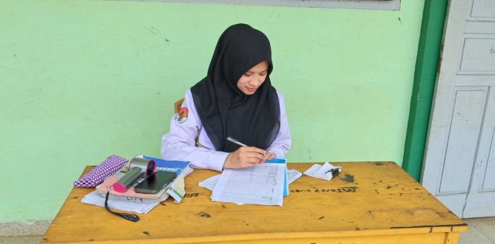 Guru Piket MTsN 7 Bungo Tegakkan Disiplin dan Dukung Kelancaran Proses Belajar