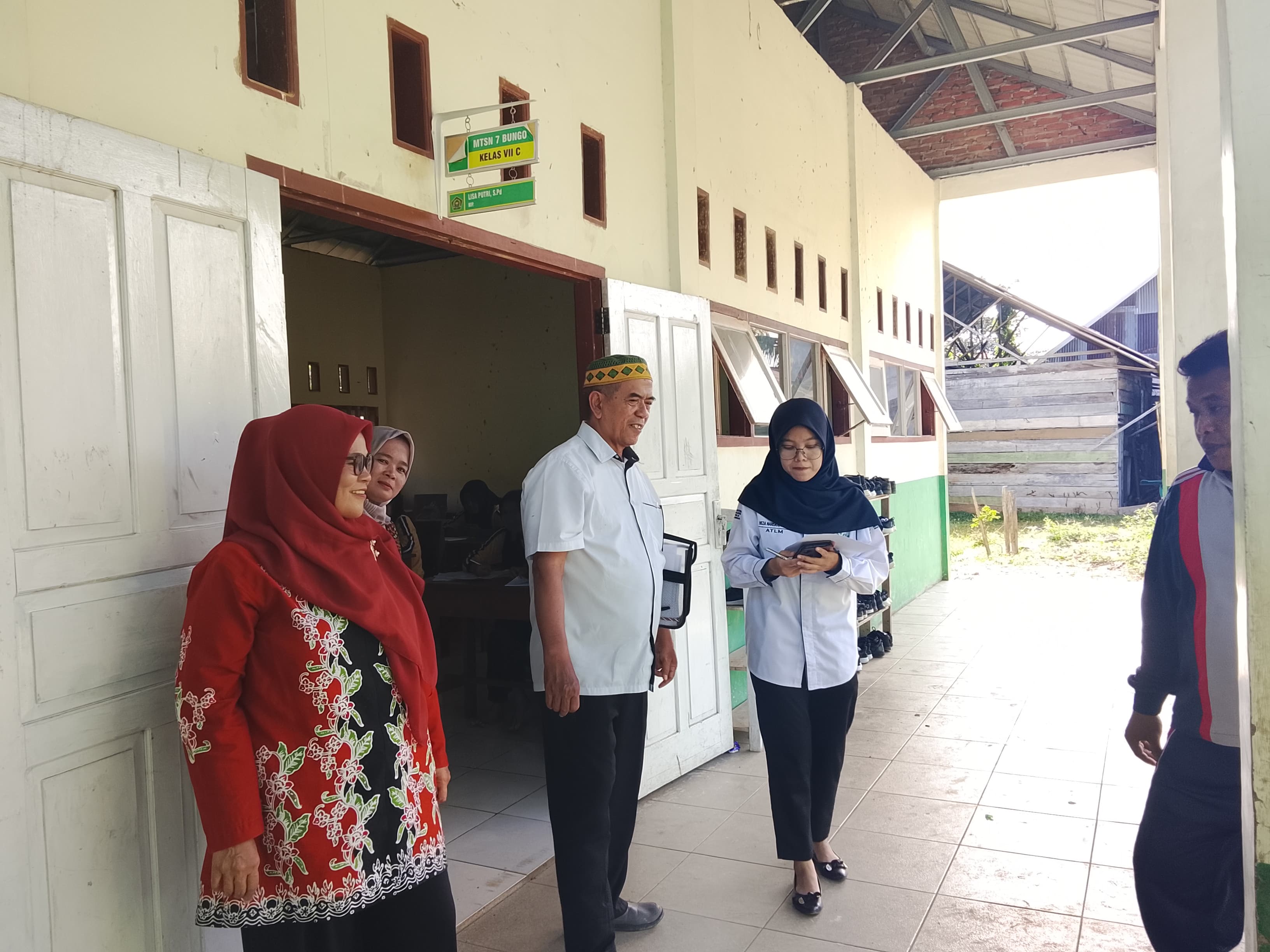 UPT Puskesmas Tanah Tumbuh Lakukan Inspeksi Kesehatan Lingkungan di MTsN 7 Bungo