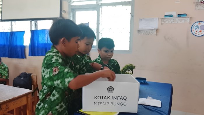 Semangat Berbagi di Bulan Suci, MTsN 7 Bungo Gelar Infak dan Sedekah Ramadhan 1447 H