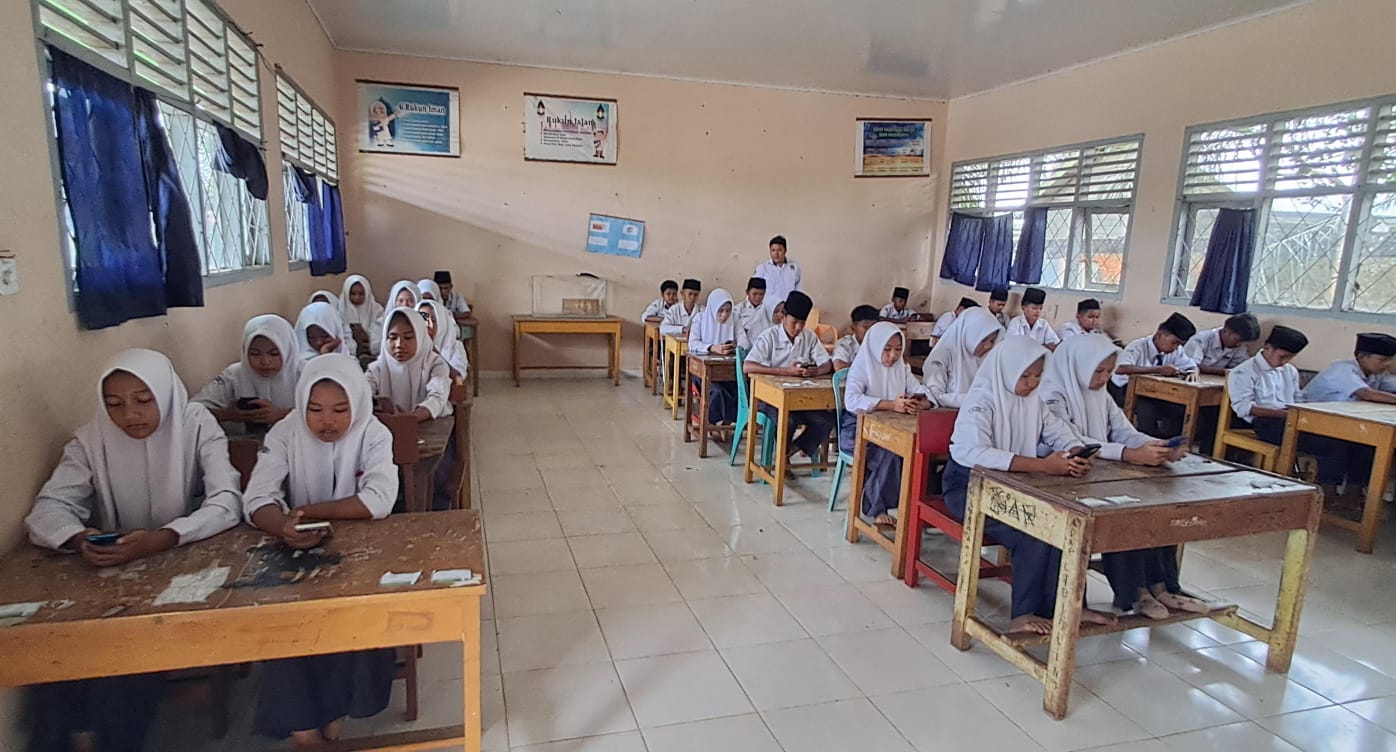 Hari Ketiga Pelaksanaan Asesmen Sumatif Akhir Semester di MTsN 7 Bungo Berjalan Lancar