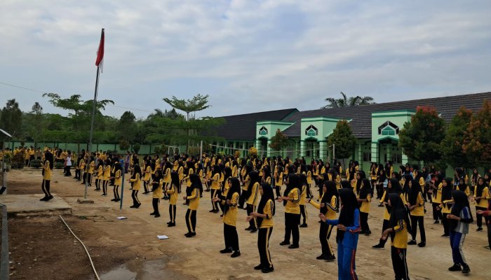 MTsN 7 Bungo Terapkan Senam Kebugaran Jasmani Rutin untuk Kesehatan Fisik dan Spiritual