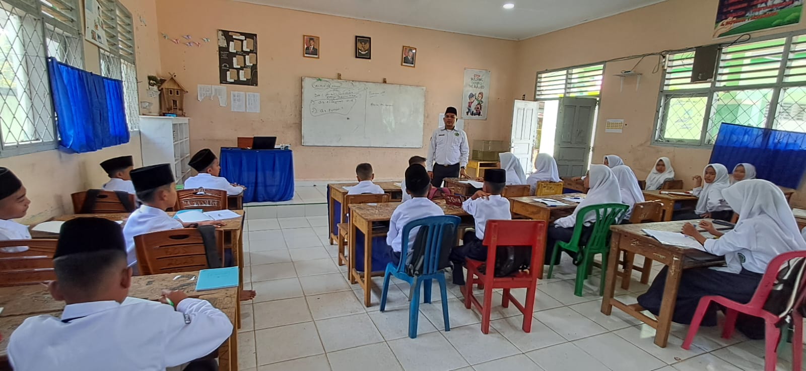 Menemukan Potensi Siswa Guru BK MTsN 7 Bungo Sosialisasikan Peran Pendamping dalam Pemilihan Bakat dan Minat