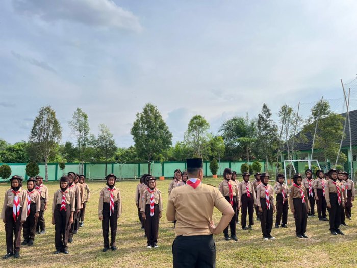 MTsN 7 Bungo Gelar Latihan Rutin Pramuka Penggalang, Tanamkan Disiplin dan Kepemimpinan