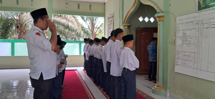 Pelaksanaan Shalat Dzuhur Berjamaah di MTsN 7 Bungo, Topang Pilar Pendidikan Karakter
