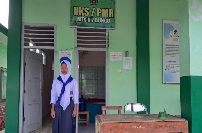 Siaga di Balik Barisan: Tim PMR MTsN 7 Bungo Tunjukkan Peran Penting dalam Upacara Bendera