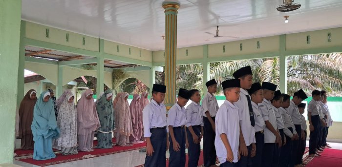 Pembiasaan Ibadah di Madrasah: MTsN 7 Bungo Rutin Laksanakan Dzuhur Berjamaah dan Kultum Siswa