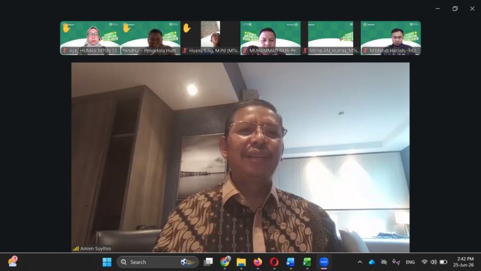 Perkuat Kompetensi Kehumasan Madrasah, Pengelola Humas MTsN 7 Bungo Ikuti Webinar Humas Madrasah Level Up