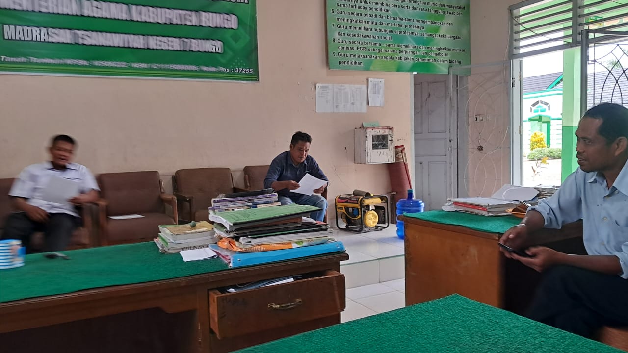 Kepala MTsN 7 Bungo Pimpin Rapat Internal Panitia Matsama, Bahas Juknis dan Persiapan Teknis