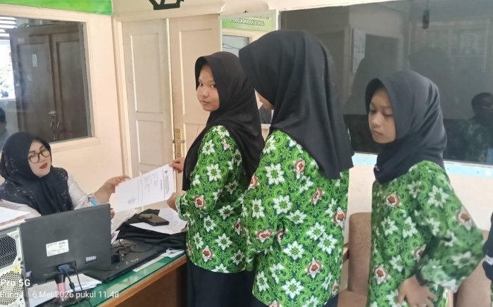 Siswa Kelas IX MTsN 7 Bungo Padati Madrasah Urus Administrasi Lanjutan Pendidikan Siswa Kelas IX MTsN 7 Bungo Padati Madrasah Urus Administrasi Lanjutan Pendidikan