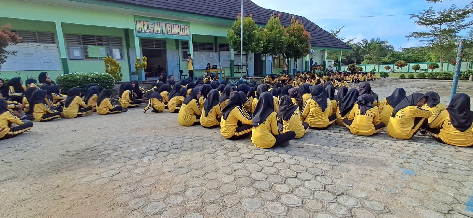 Penampilan Minat dan Bakat di MTsN 7 Bungo Tarik Perhatian Siswa
