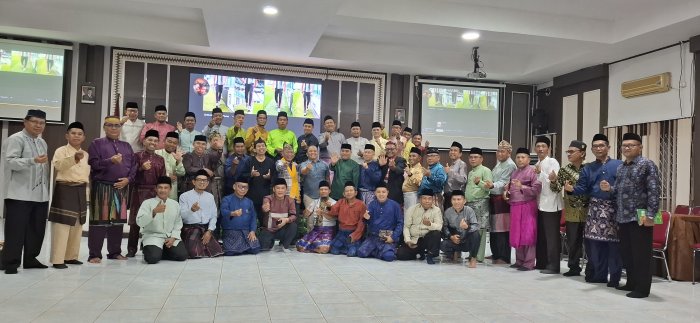 Foto Bersama Akhiri Bimtek KBC di BPSDM Jambi: Simbol Cinta, Kebersamaan, dan Kolaborasi
