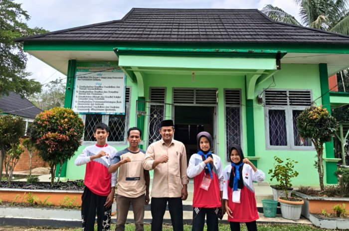 Kepala MTsN 7 Bungo Sambut Kepulangan Siswa Usai Tuntaskan Pelatihan Ketua Kelompok PMR 2026 di PMI Kabupaten Bungo