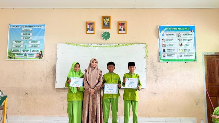 Refleksi Hasil Belajar Siswa, MTsN 7 Bungo Laksanakan Pembagian Rapor Semester Ganjil TP 2025/2026