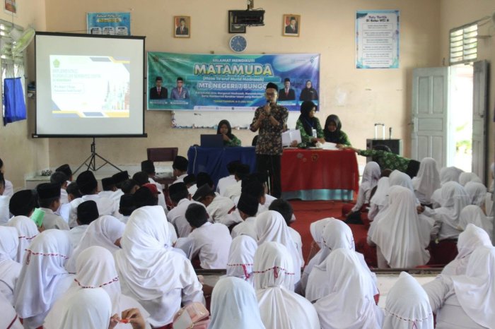 Orientasi Akademik dan Nilai-Nilai Madrasah Bekali Peserta MATAMUDA MTsN 7 Bungo Beradaptasi dengan Lingkungan Belajar Orientasi Akademik dan Nilai-Nilai Madrasah Bekali Peserta MATAMUDA MTsN 7 Bungo Beradaptasi dengan Lingkungan Belajar