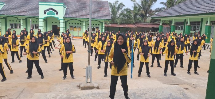 Siswi MTsN 7 Bungo Sukses Pimpin Senam Kebugaran Jasmani, Wujudkan Semangat Sehat di Lingkungan Madrasah