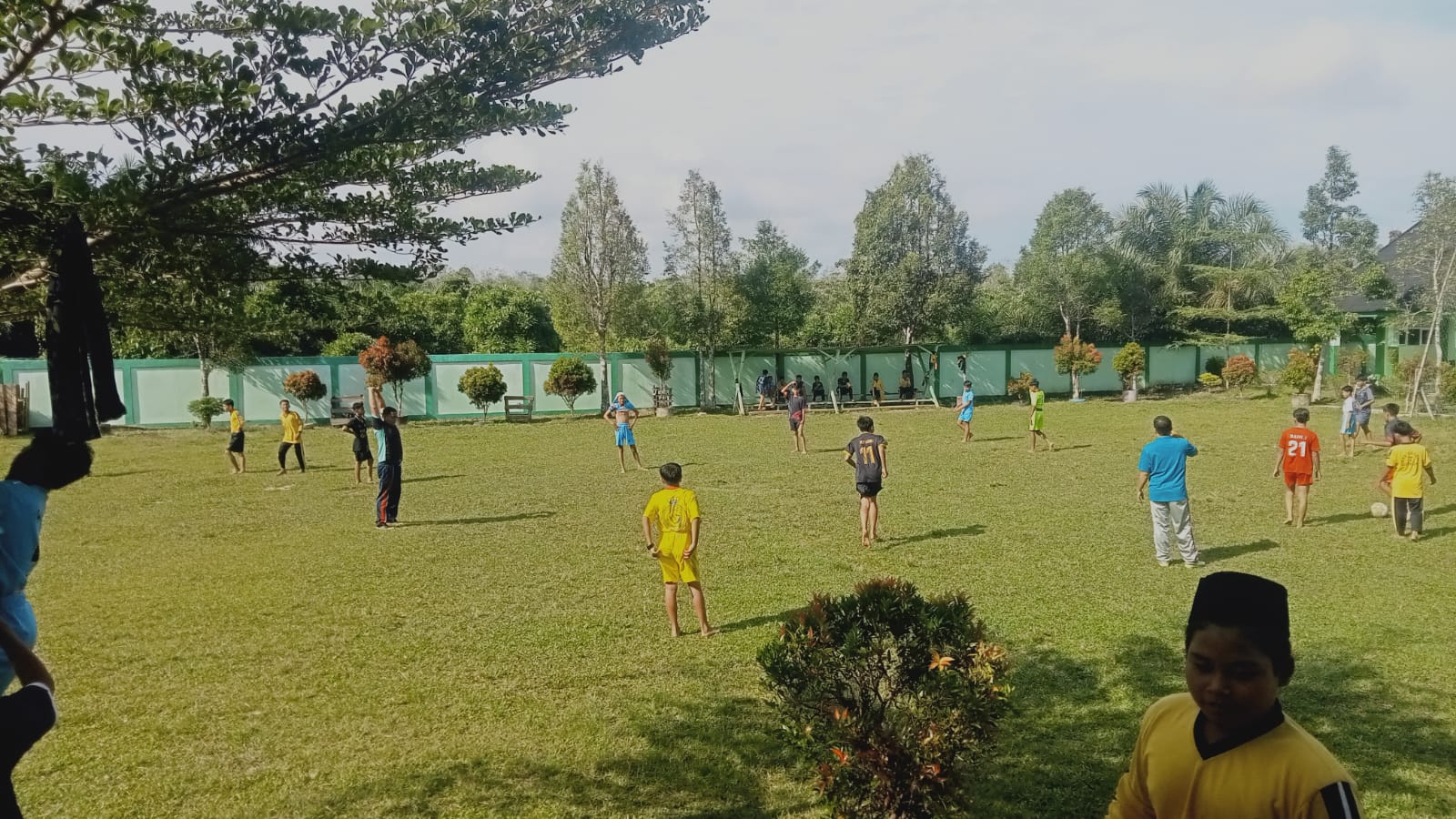 Pembinaan Tim Sepak Bola MTsN 7 Bungo Digelar Rutin Setiap Minggu Dalam Kegiatan Minat Bakat