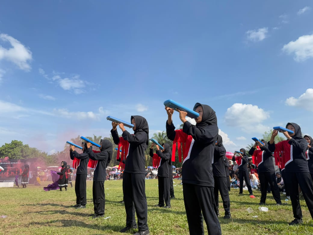 Penampilan Spektakuler Marching Band Bahana Syahdu MTsN 7 Bungo Meriahkan HUT ke-80 RI di Kecamatan Tanah Tumbuh