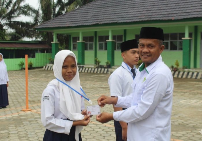 TKA Hari Pertama MTsN 7 Bungo Resmi Dibuka, Kepala Madrasah Tekankan Kejujuran dan Disiplin Peserta