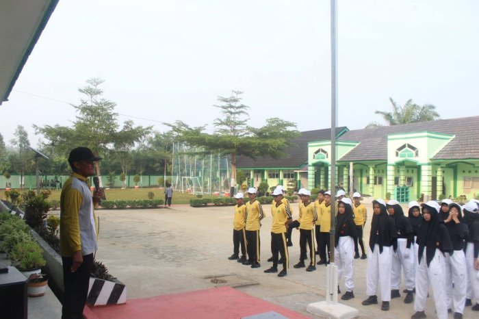 MTsN 7 Bungo Lepas Peserta Lomba HUT ke-81 Kemerdekaan RI Tingkat Kecamatan Tanah Tumbuh MTsN 7 Bungo Lepas Peserta Lomba HUT ke-81 Kemerdekaan RI Tingkat Kecamatan Tanah Tumbuh
