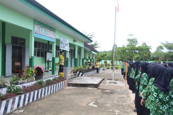 Apel Pagi Pasca-ASAS, Kepala MTsN 7 Bungo Tegaskan Tindak Lanjut Hasil Belajar dan Perubahan Jadwal Class Meeting