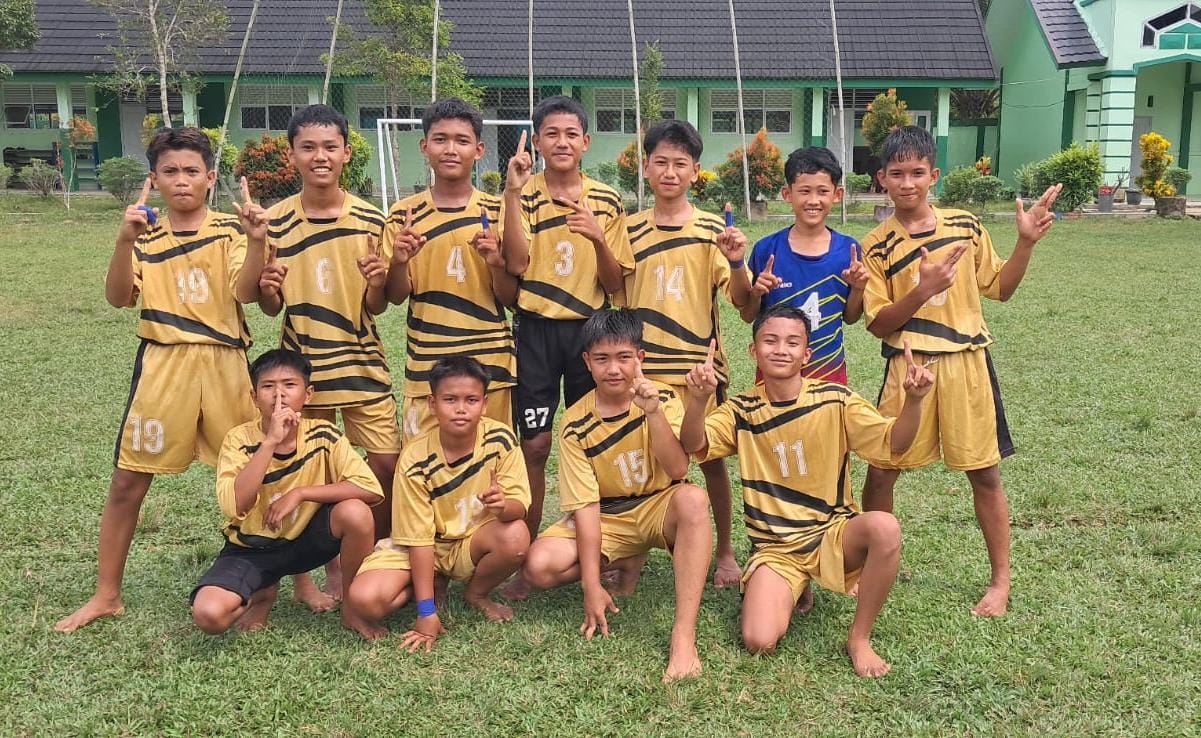Tim Kelas VIII B Resmi Raih Gelar Juara Mini Soccer Classmeeting MTsN 7 Bungo Tahun Ini