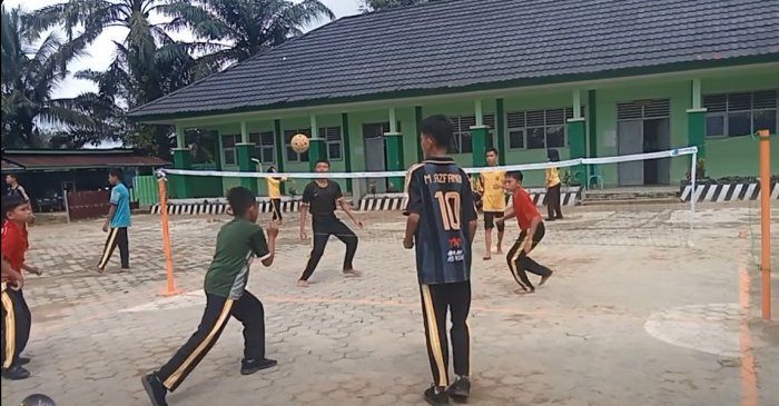Semarak Class Meeting Hari Ketiga: Sepak Takraw Meriahkan Halaman MTsN 7 Bungo