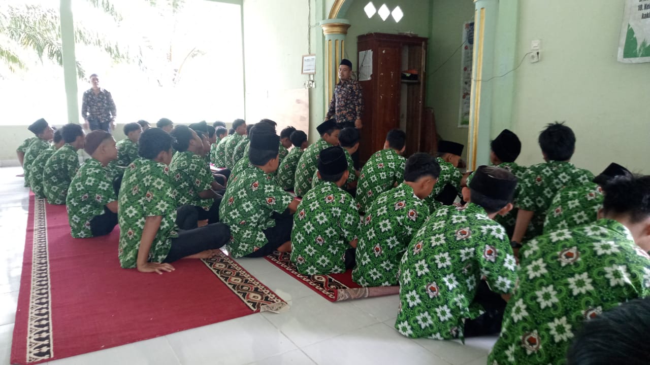MTsN 7 Bungo Rutin Laksanakan Shalat Dzuhur Berjamaah dan Kultum Bersama Siswa