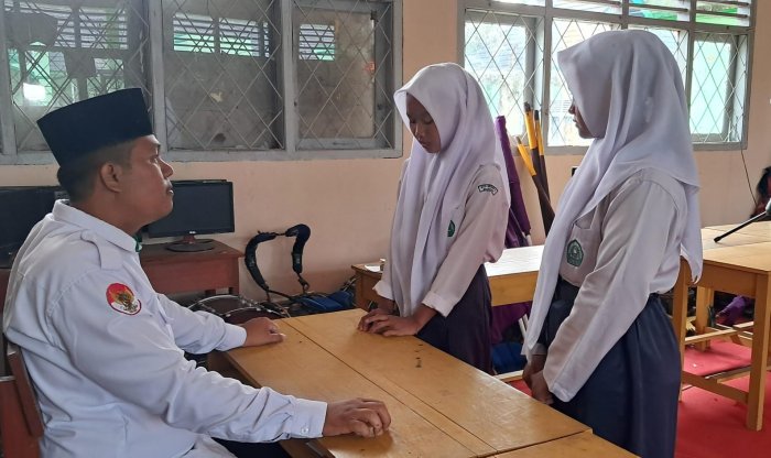 Bimbingan Intensif Wali Kelas Dukung Kesuksesan Belajar Siswa MTsN 7 Bungo