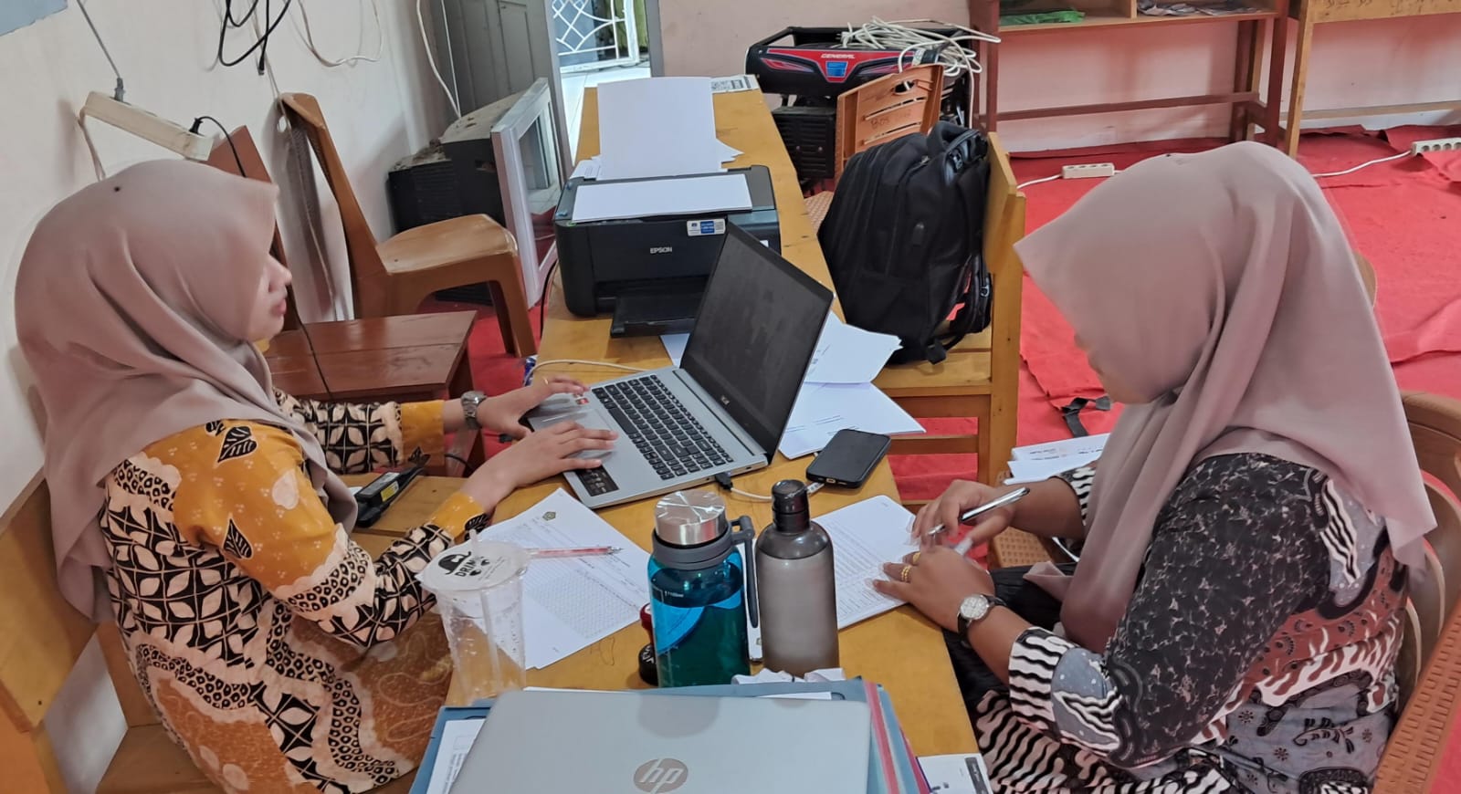 Wali Kelas MTsN 7 Bungo Mulai Cetak Rapot Melalui RDM