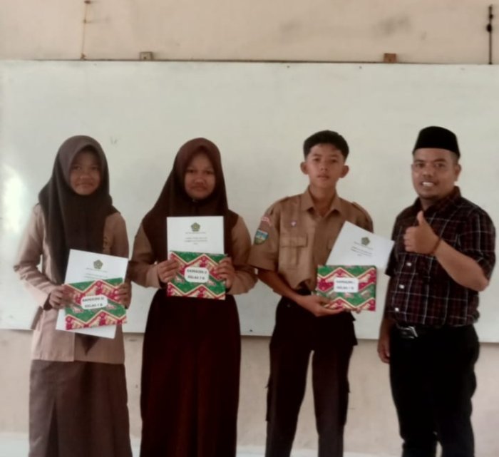 Juara Kelas VII B Diumumkan, Wali Kelas Apresiasi Prestasi dan Motivasi Siswa Untuk Terus Berkembang